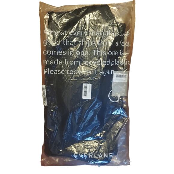Everlane The ReNew Fleece Oversized Crew Black Small NWT Teddy Sweatshirt - Picture 12 of 16